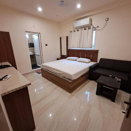 פאטנה Hotel Vivek מראה חיצוני תמונה