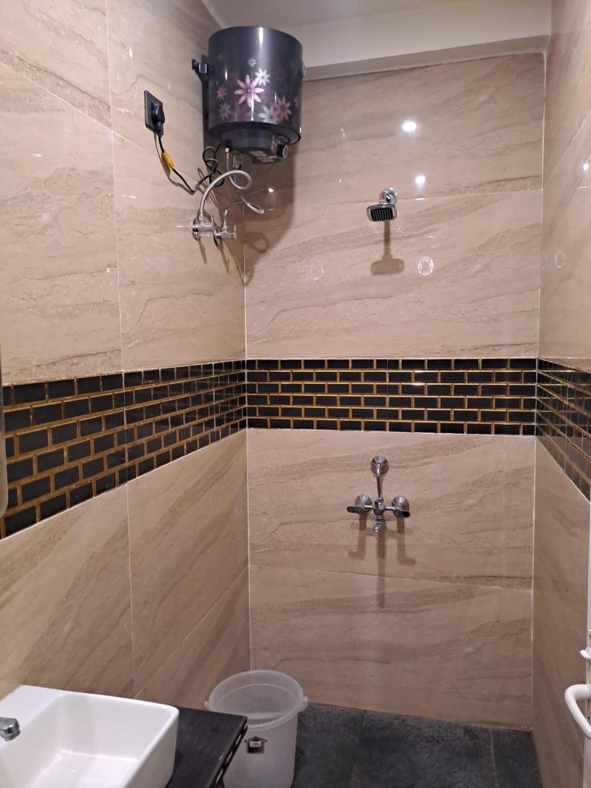 פאטנה Hotel Vivek מראה חיצוני תמונה