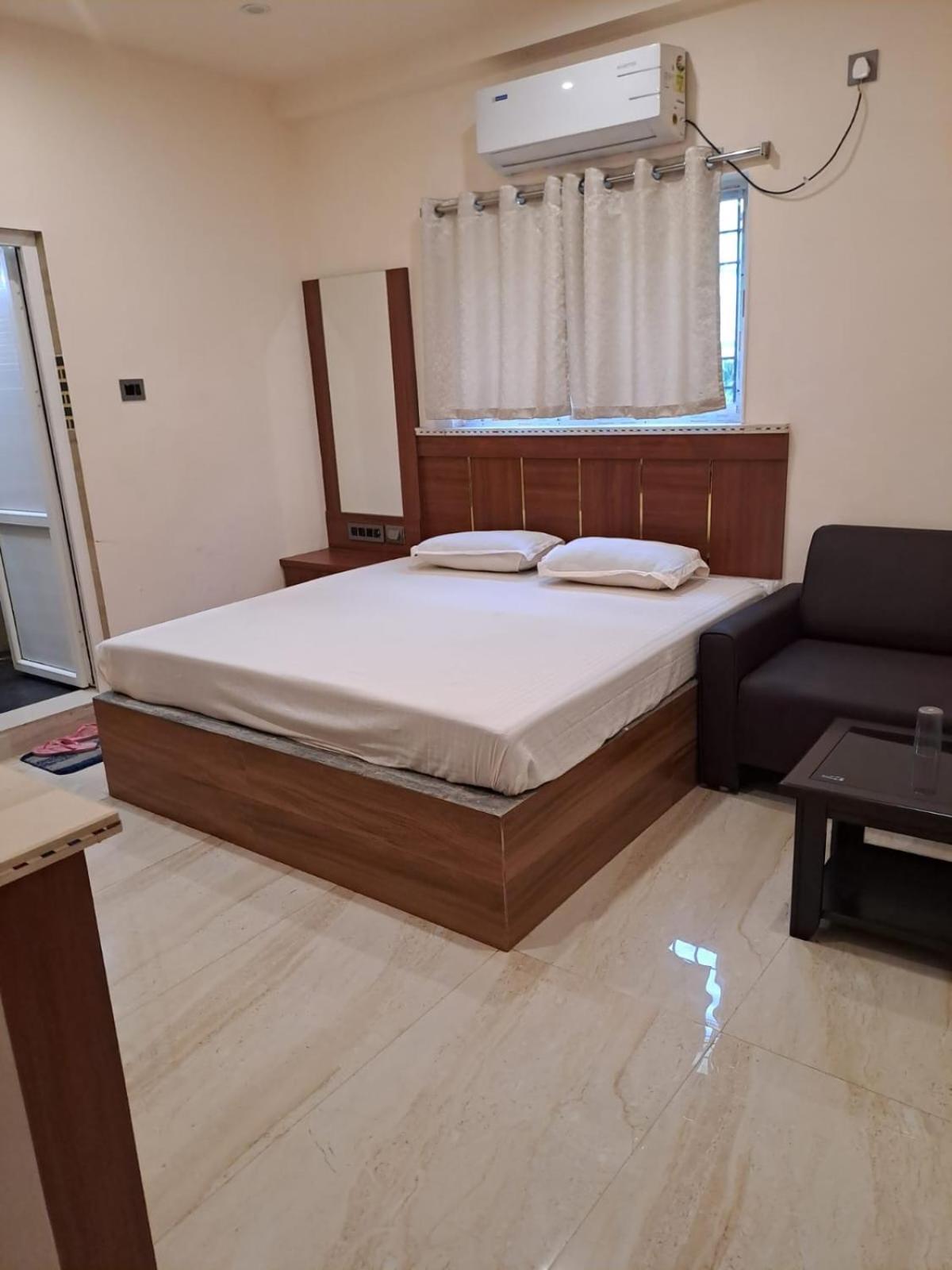 פאטנה Hotel Vivek מראה חיצוני תמונה