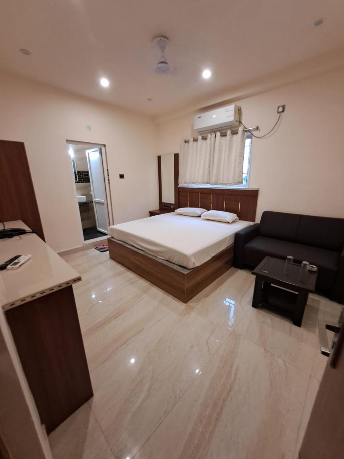 פאטנה Hotel Vivek מראה חיצוני תמונה