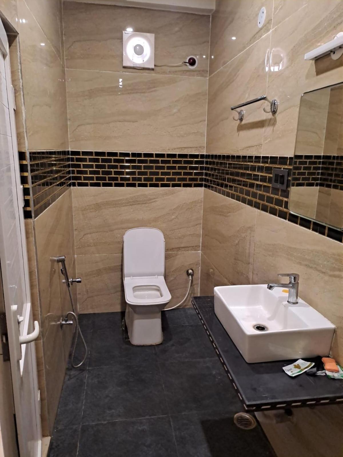 פאטנה Hotel Vivek מראה חיצוני תמונה